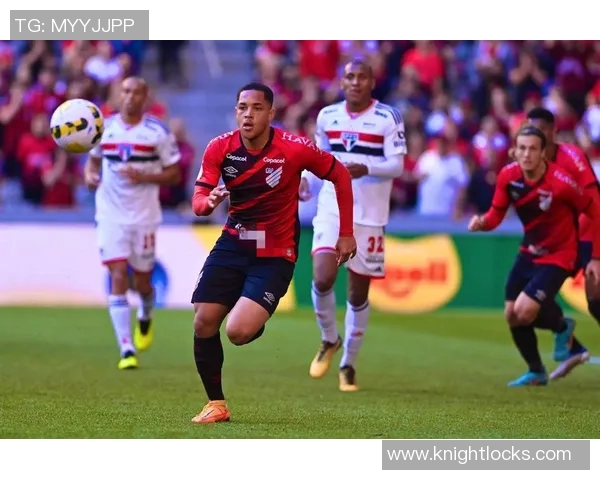 拉普拉塔大学与拉普拉塔体操的激烈对决揭示足球战术的深度与魅力